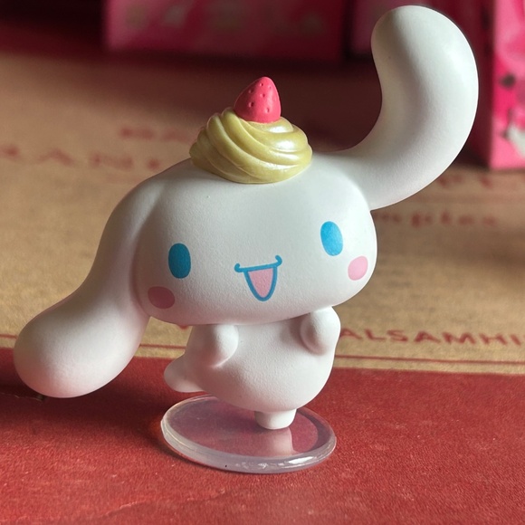 Sanrio Cinnamoroll Strawberry Cupcakes Sweet Gift Blind Box Figure Top Toy - Picture 3 of 5
